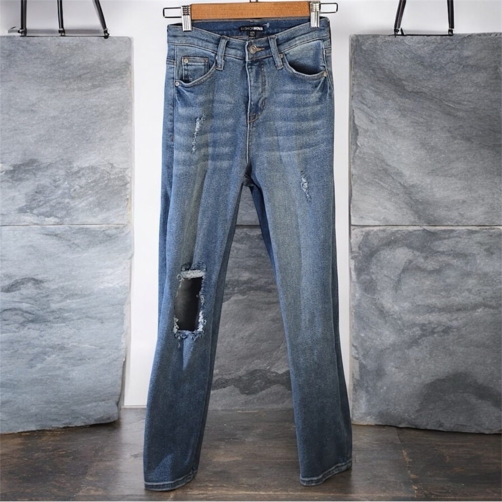 Fashion Nova Light Blue Jeans Womens Size 3 Sz 26 Junior Sizing‎ Ripped Grunge